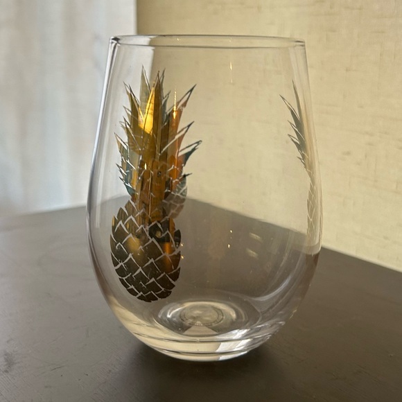 Shiraleah Chicago, Golden leaf Pineapple stemless wine glass. 17oz - Picture 2 of 6